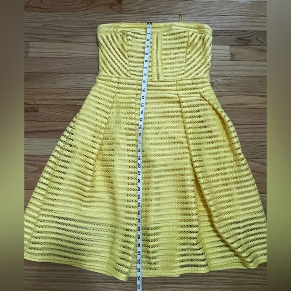 NYC Eva Mendes strapless summer dress Yellow with floral pattern. Size 8 - Picture 5 of 9